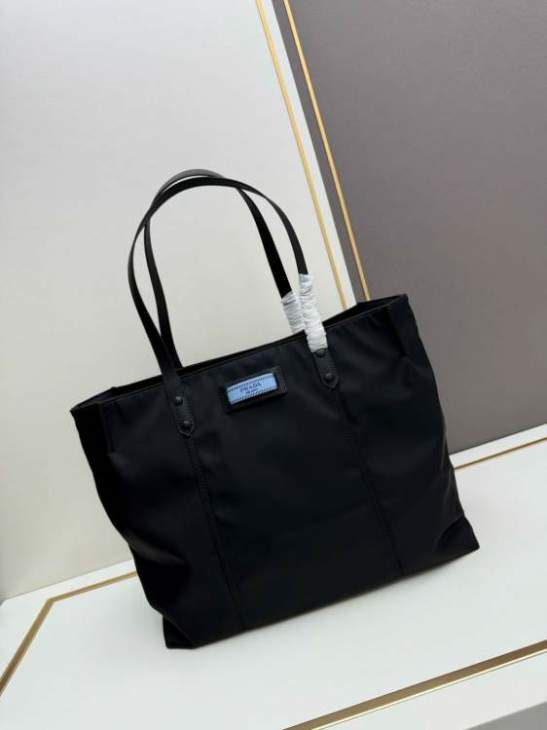 Picture of Prada Handbags _SKUfw184034619fw